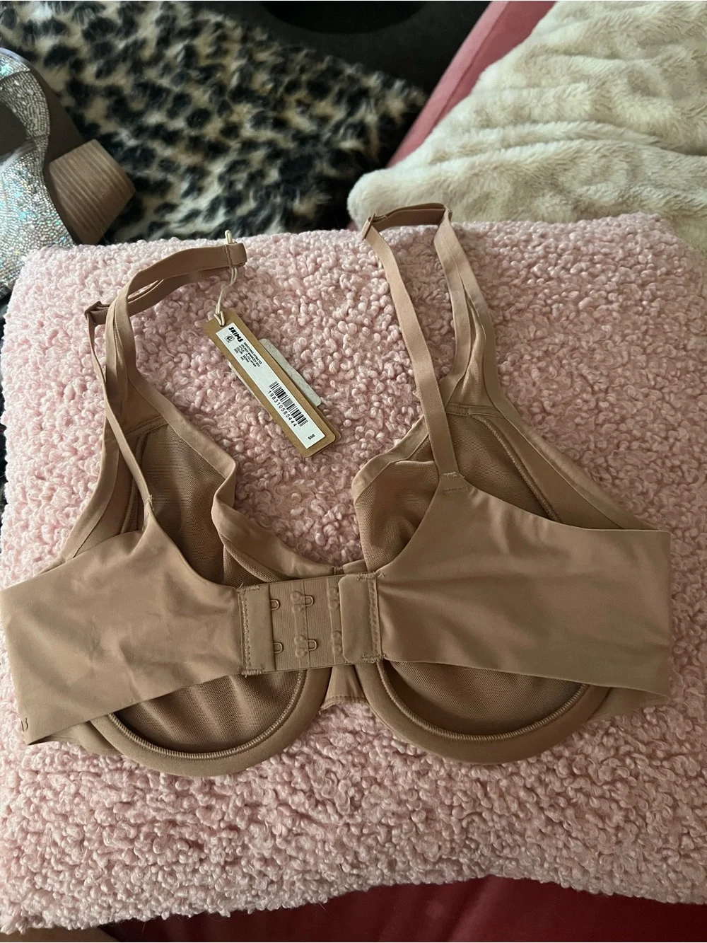 SKIMS Smoothing Unlined Minimizer Bra - Picture 9 of 9